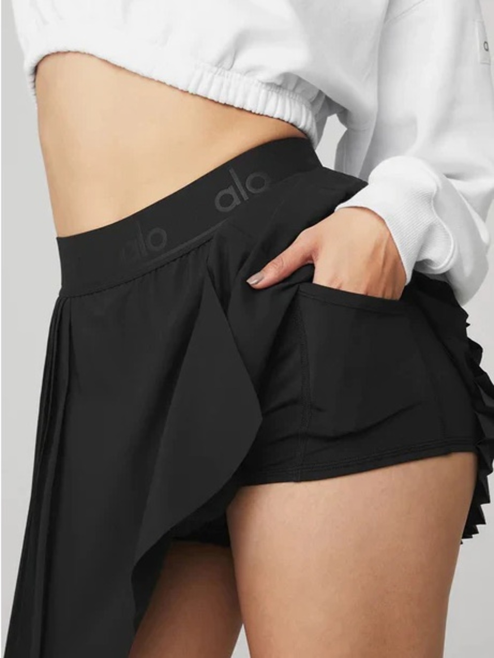 Alo Yoga Aces Tennis Skirt Black Size M Wrap Style Logo Waistband Built-In Short - Picture 2 of 4